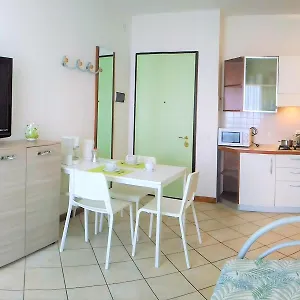 Green Holiday Wohnung Mit Schwimmbad Apartment